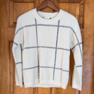 Elegant Super Soft White and Black Grid Sweater size XS